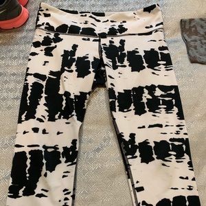 Alo black n white leggings
